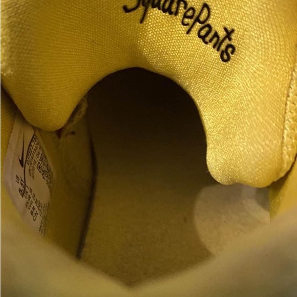 Super cool limited edition. Sponge Bob Nike Kyrie 5. - Picture 4 of 7